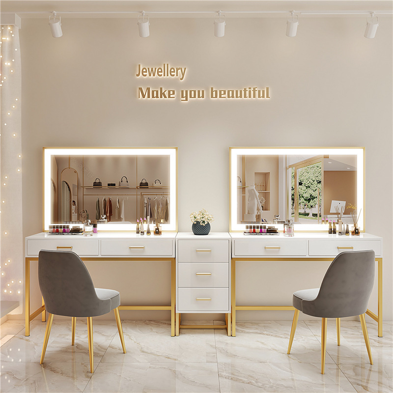 Beauty Makeup Bridal - Studio rias kuku profesional dengan meja